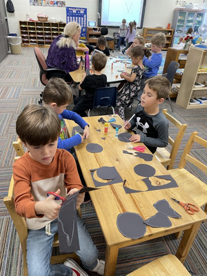 Montessori 4K making bats