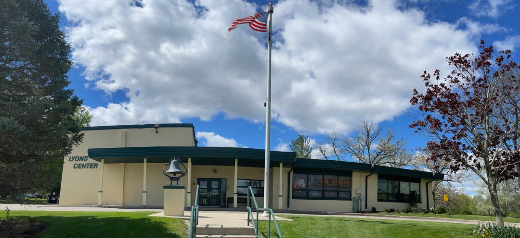 Front of Lyons School